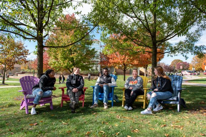 Students on ֱ's campus in fall 2023.