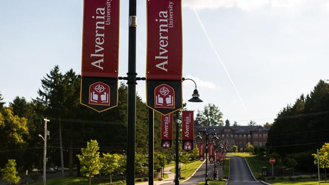 Campus banners at ֱ
